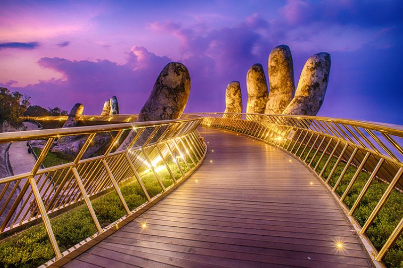Da Nang Golden Bridge - a famous check-in destination that attracts tourists from all over the world